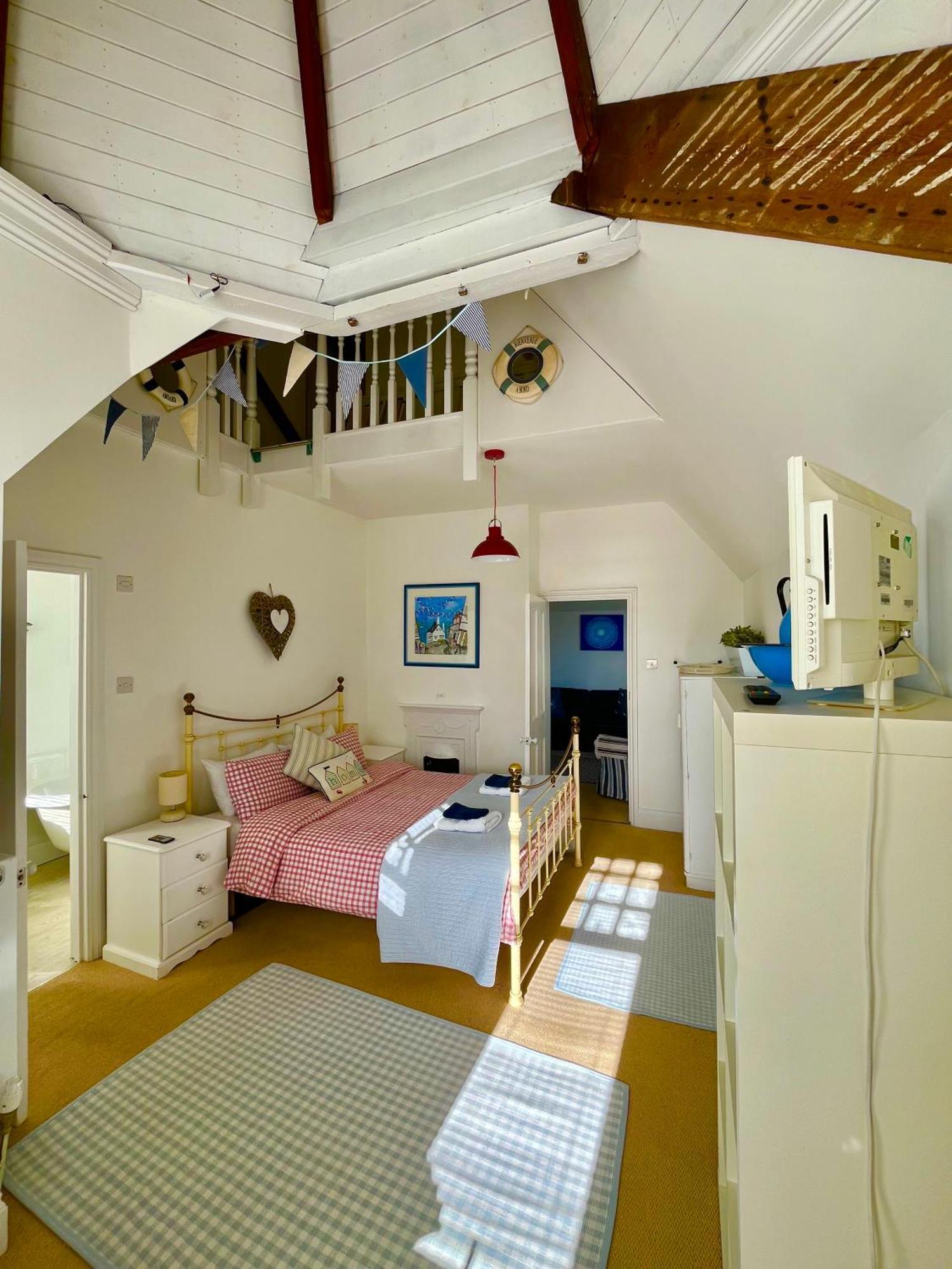 Lyme Regis Renovated Period Seaside Flat Leilighet Eksteriør bilde